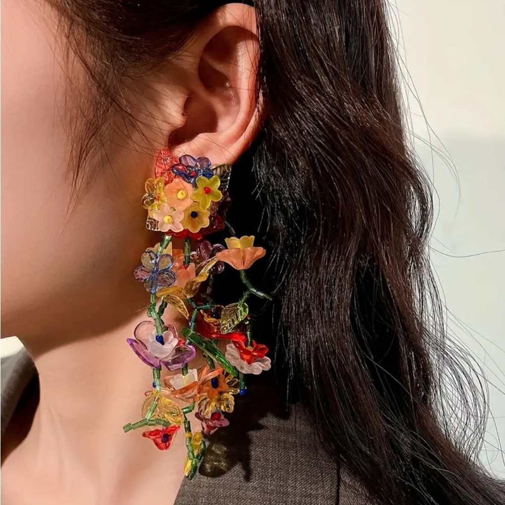 Exaggerated Flower Vine Design Dangle Earrings